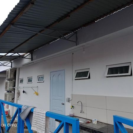 Ocean House Hostel Semporna Bagian luar foto