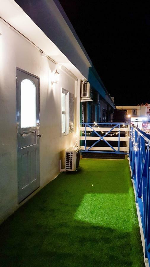 Ocean House Hostel Semporna Bagian luar foto