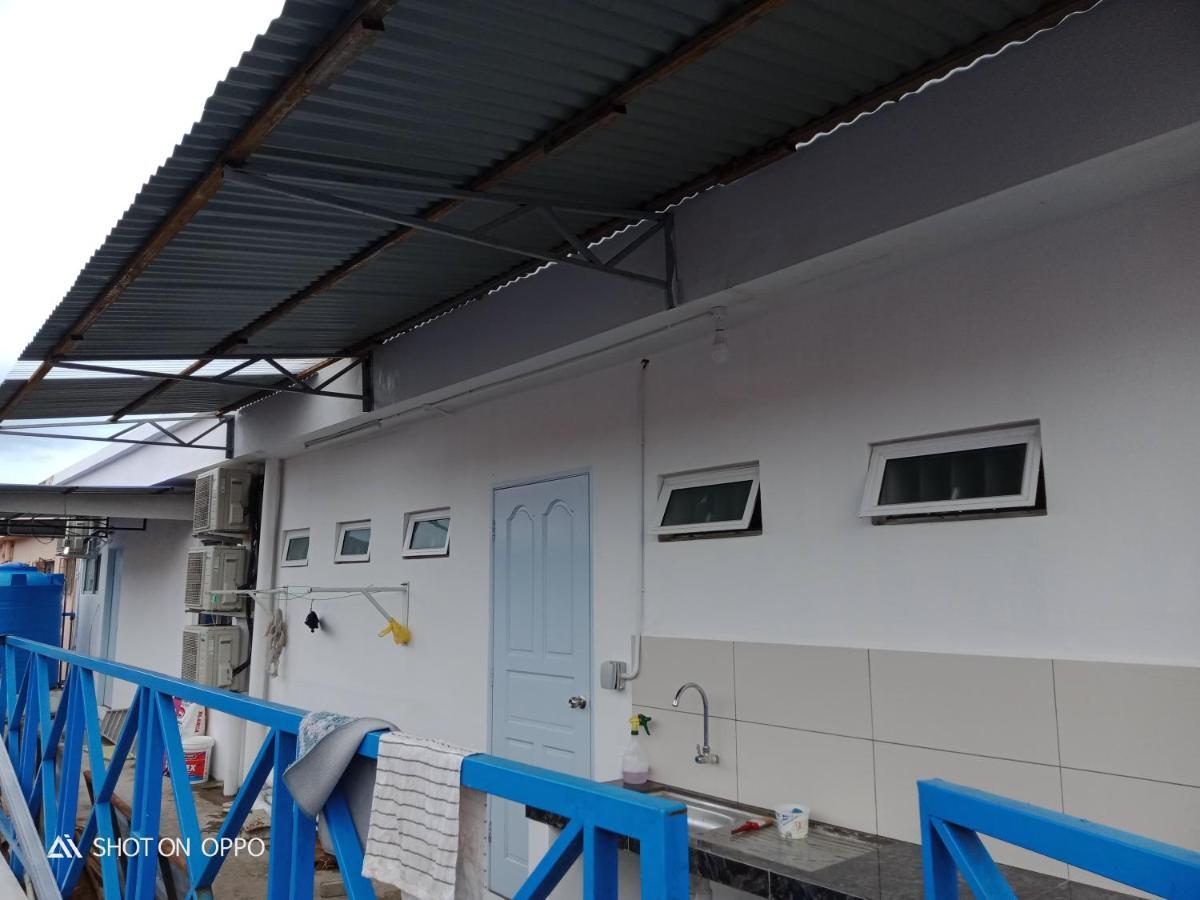 Ocean House Hostel Semporna Bagian luar foto