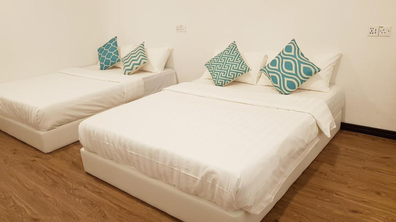 Ocean House Hostel Semporna Bagian luar foto